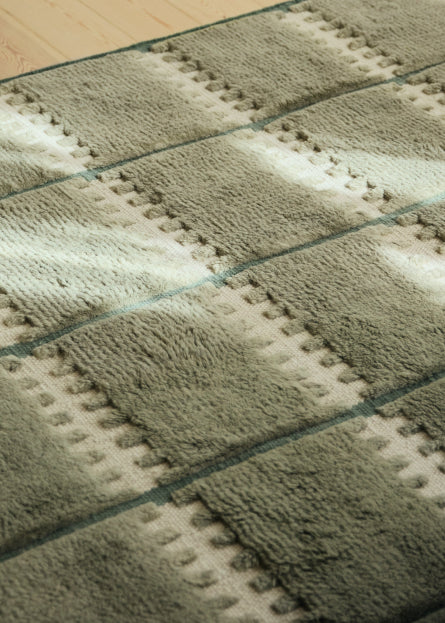 Lilly Green Sample
